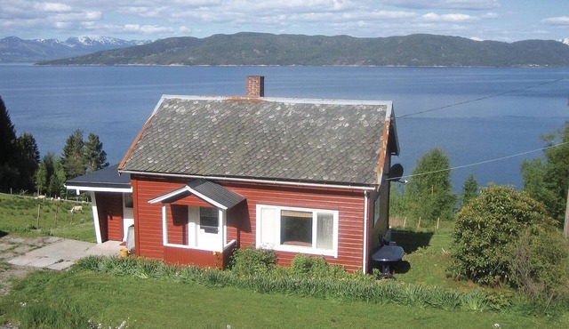 Gorgeous home in Vågstranda with house sea view