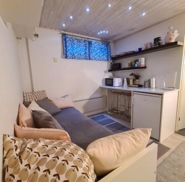 Green & Easy Stay! Peaceful 2BR Near Helsinki Airport with EV in Vantaa