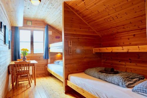 Guesthouse/Huskyfarm Innset