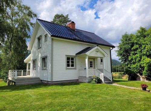 Högåsen ett bekvämt sjönära boende i Torsby in Torsby