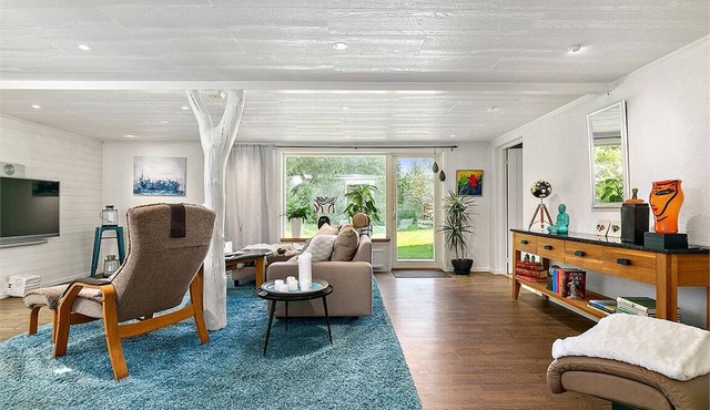 Hazelnut Villa - Lake & Town Retreat in Hasslaröd