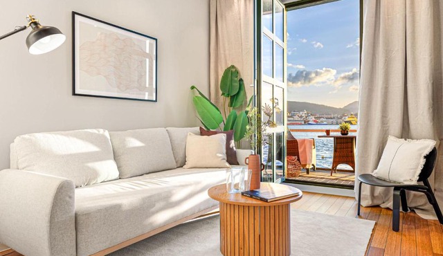 Heimby Homes - Seaside Balcony Stay