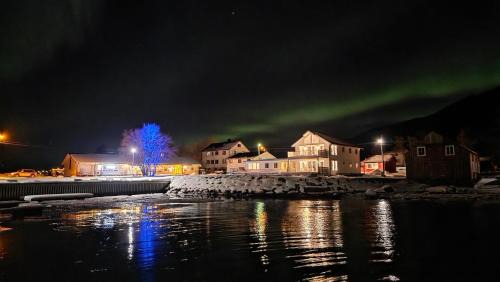 Hennesstrand Brygge - Din base for Vesterålen og Lofoten