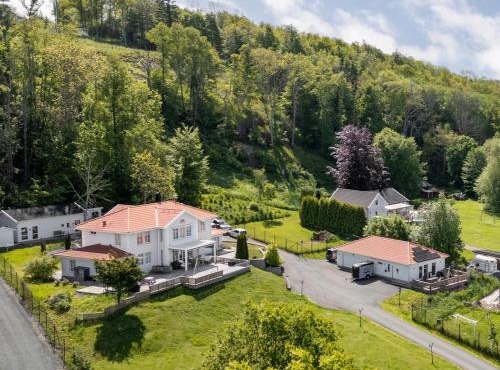 Hills Cottage Holiday Homes