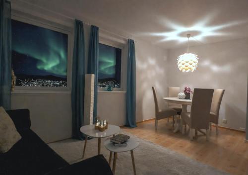 Hillside Top-Row Apartment, Stunning Views