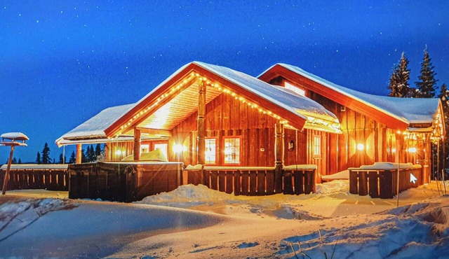 Hilltop cabin with views of Trysilfjellet in Trysil