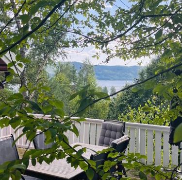 Hilltop fjord cottage