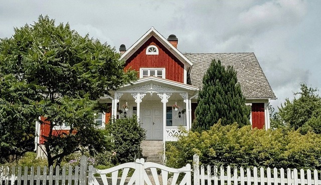 Historic countryside home near lake in Ekeryd