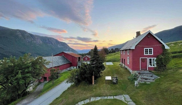 Historic farmhouse in scenic Isfjorden