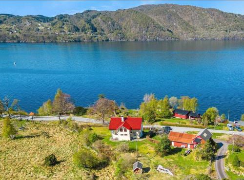 Historic Fjord-View Villa in Hamre