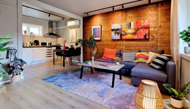 Historic House - 2 Baths, 3 Floors, 100% Charm in Bergen