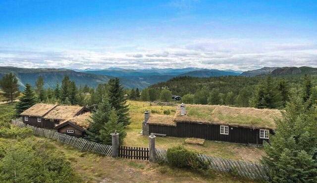 Historic log cabin by Rondane National Park