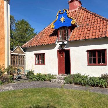 Historic Wing House at Katthamra Gård in Katthammarsvik