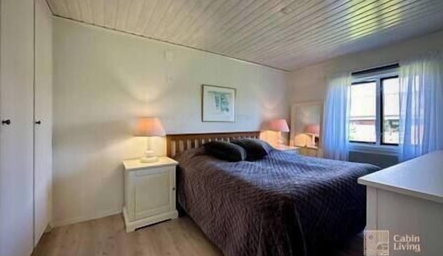 Holiday home by the coast in Strömstad, large terrace and barbecue