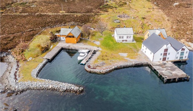 Holiday Home Kvamsøy Storholmen