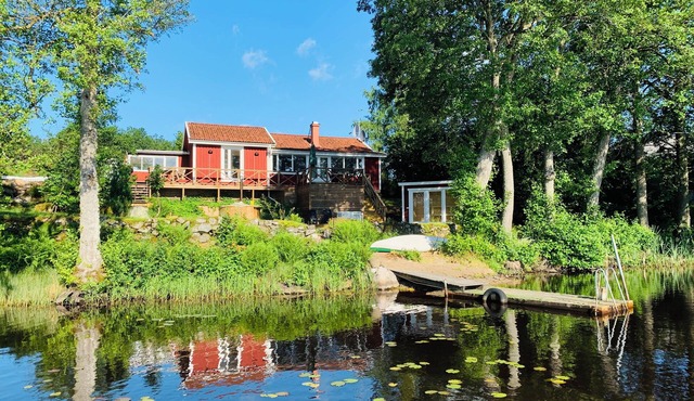 Holiday home Lunding! Holiday home near the lake in southern Småland. Jetty and sauna.