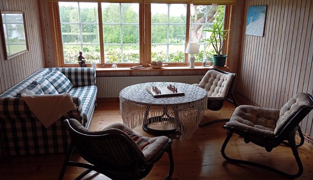 Holiday home on Lake Algunnen with whirlpool bath