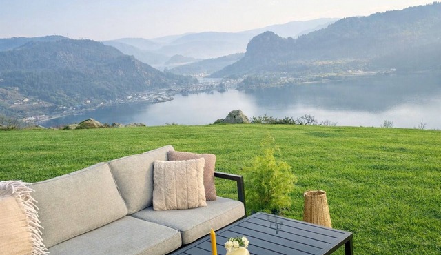 Holiday home with panoramic Åptafjord views