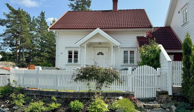 Holiday home with two terraces near Risør