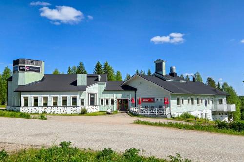 Hotel Ukkis & Safaris - A self-service hotel