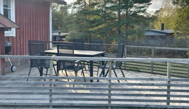 House Sleeps 5 With Garden and Parking in Vikbolandet