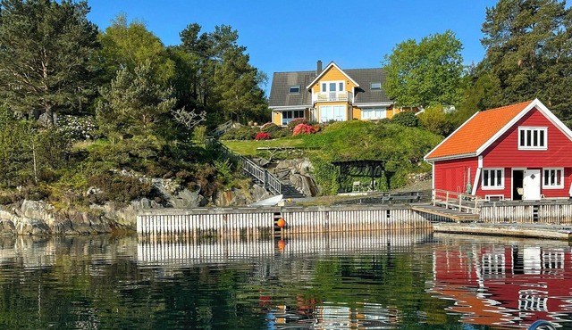House with 90 metres private beach on Bømlo