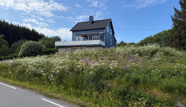 House with a view of fjord, Vesterålen, Langøya, Lofoten in Klakksjorda