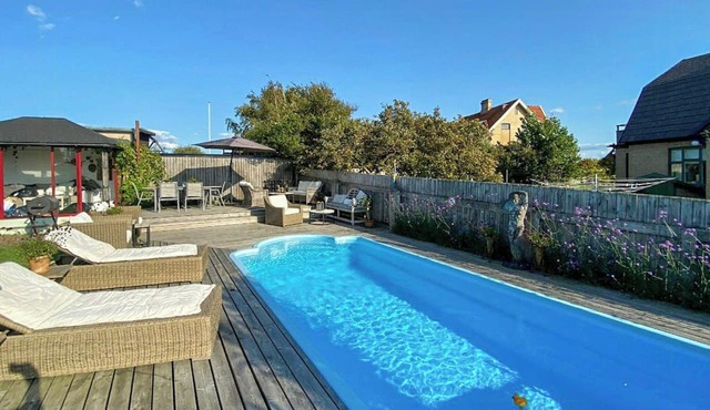 House with sea view and pool in Höganäs