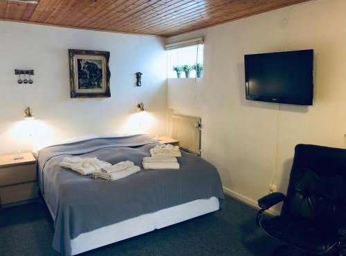 Huddinge Studio with Private Entrance