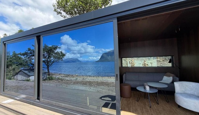 Hundeidvik Fjord Retreat - Fjord Suite