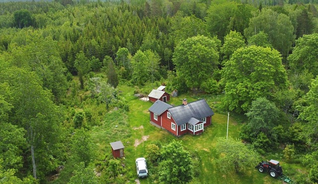 Hus Hällemåla – Secluded Holiday Home in the Heart of Småland's Forests