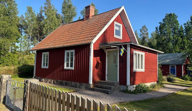 Hus Jorgentorp – Secluded Holiday Home with Fenced Garden in Småland in Emmaboda