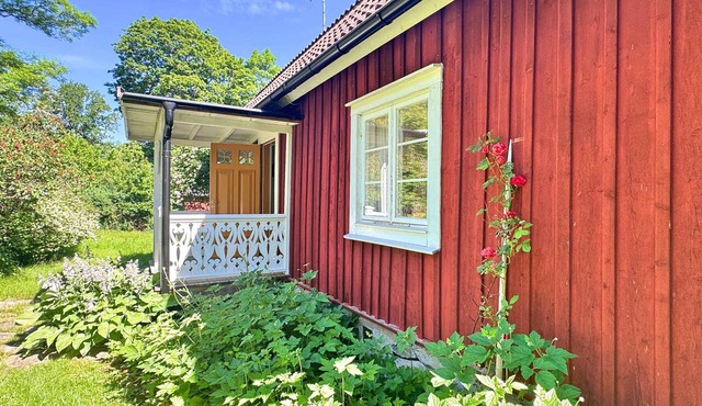 Hus Mida – Traditional Swedish Cottage near Lake Sinnern in Småland