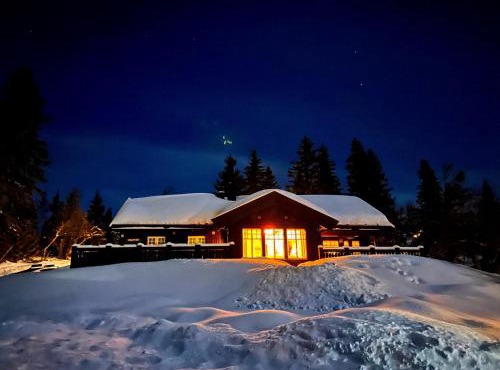 HYTTEEVENTYR I VALDRES MED JACUZZI, 5 soverom, alpinbakke og skiløyper like ved!