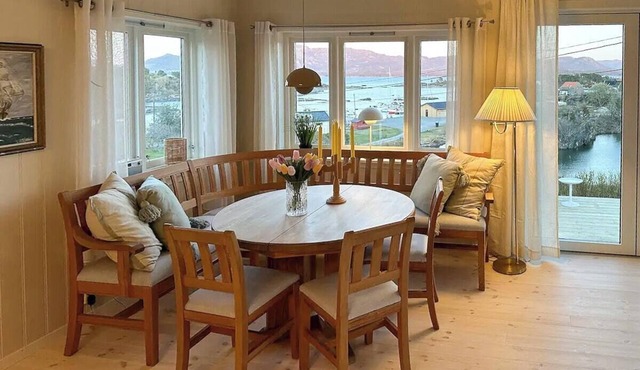 Idyllic cabin at Bømlafjorden with sea view