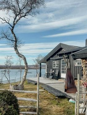 Idyllic Cabin By The Water In Hessdalen