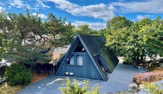 Idyllic Sea Cottage on Justøya Island, Lillesand