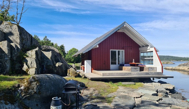 Idyllic seaside cottage
