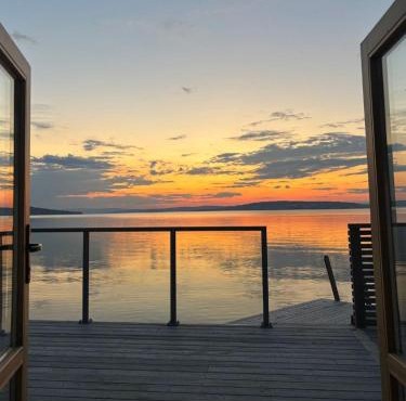 Idylliske Evjua ved Mjøsa