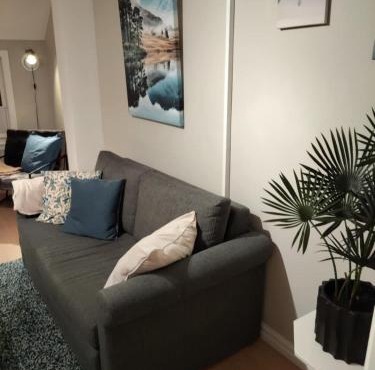 In the middle of the city, with garden and parking!