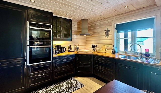 Indoor hot tub, views & nature, cosy family cabin in Vang kommune