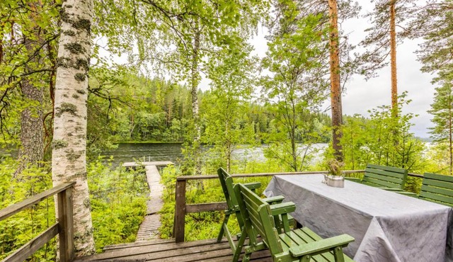 Järvenrantamökki Talviniemi - 2 puusaunaa, vene ja laituri in Maenttae-Vilppula