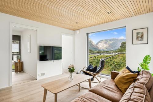 Jordeplegarden holiday home - Part of a farm - Two buildings - Close to Flåm