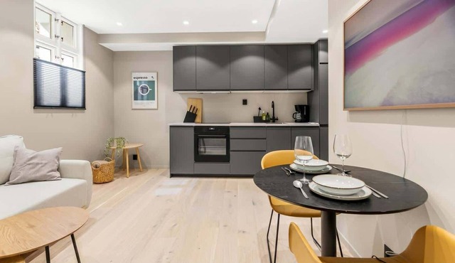 JR17 - 2BR Modern Stay near Grieghallen