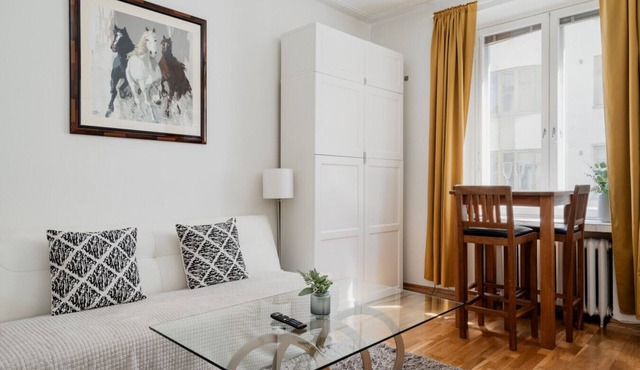 King-sized bed 5 min from city center, w/free WiFi