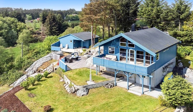 Komfortables Ferienhaus am Meer – Boot optional in Austrheim