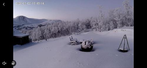 Koselig hytte med uthus på vakre Dovrefjell