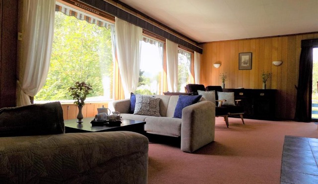 Kråkehaugen Feriehus, a perfect holiday retreat near Åheim