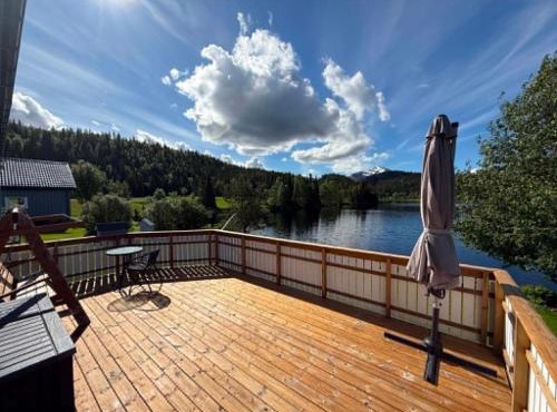 Lakefront House with Boat,Fishing & Mountain Views
