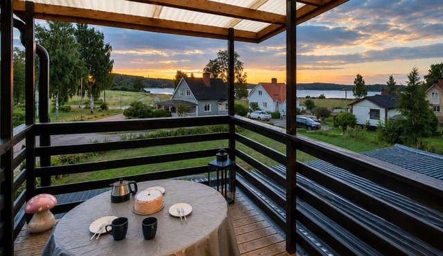 Lakeview Family Villa with Large Garden